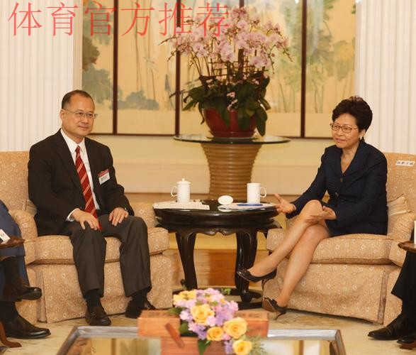 中国足球协会主席蔡振华会见华侨企业家蔡冠深 中国足球协会主席蔡振华会见华侨企业家蔡冠深