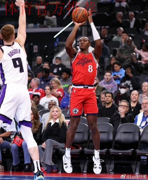 邓恩半场5投3中、三分2中1得到9分1篮板3助攻