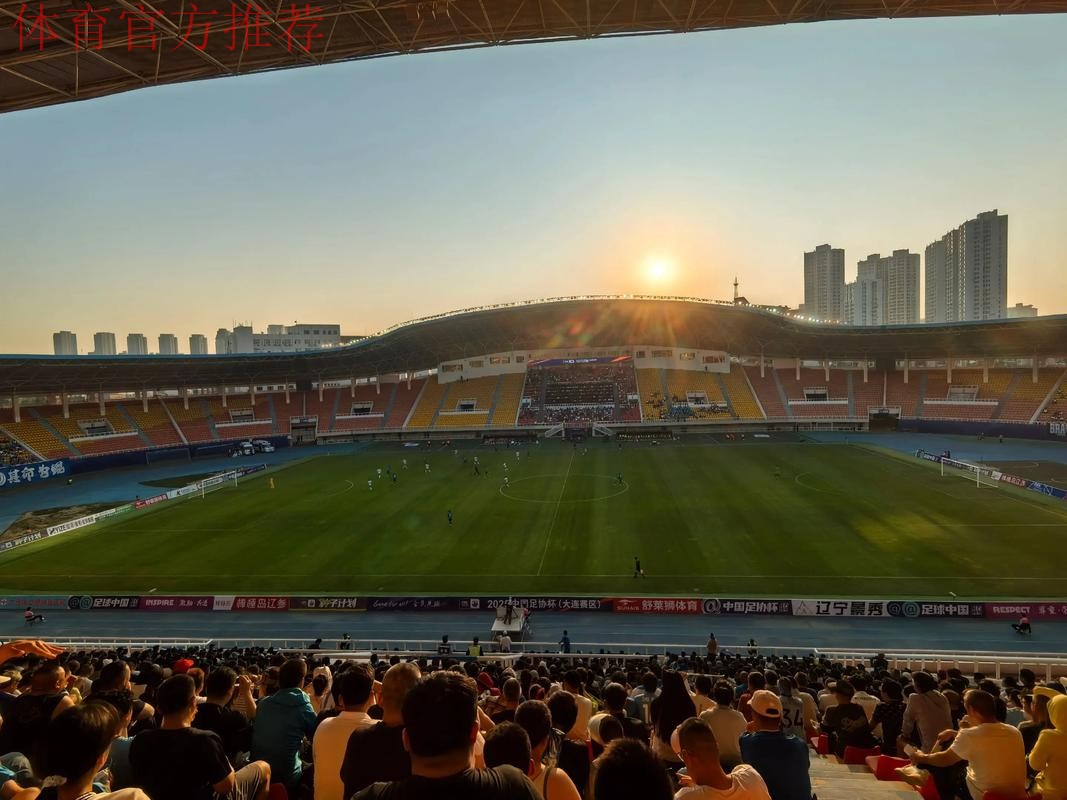 坚定理想信念,努力成为栋梁之才——中国足协杯大连赛区开展主题党日活动 坚定理想信念,努力成为栋梁之才——中国足协杯大连赛区开展主题党日活动