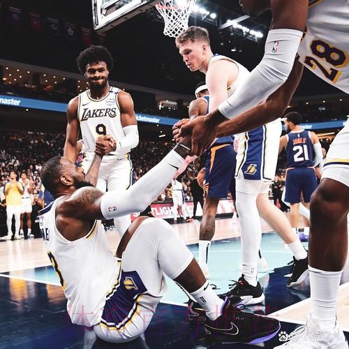 大号两双！萨尔全场15中7，得到19分15篮板1助攻1抢断3盖帽